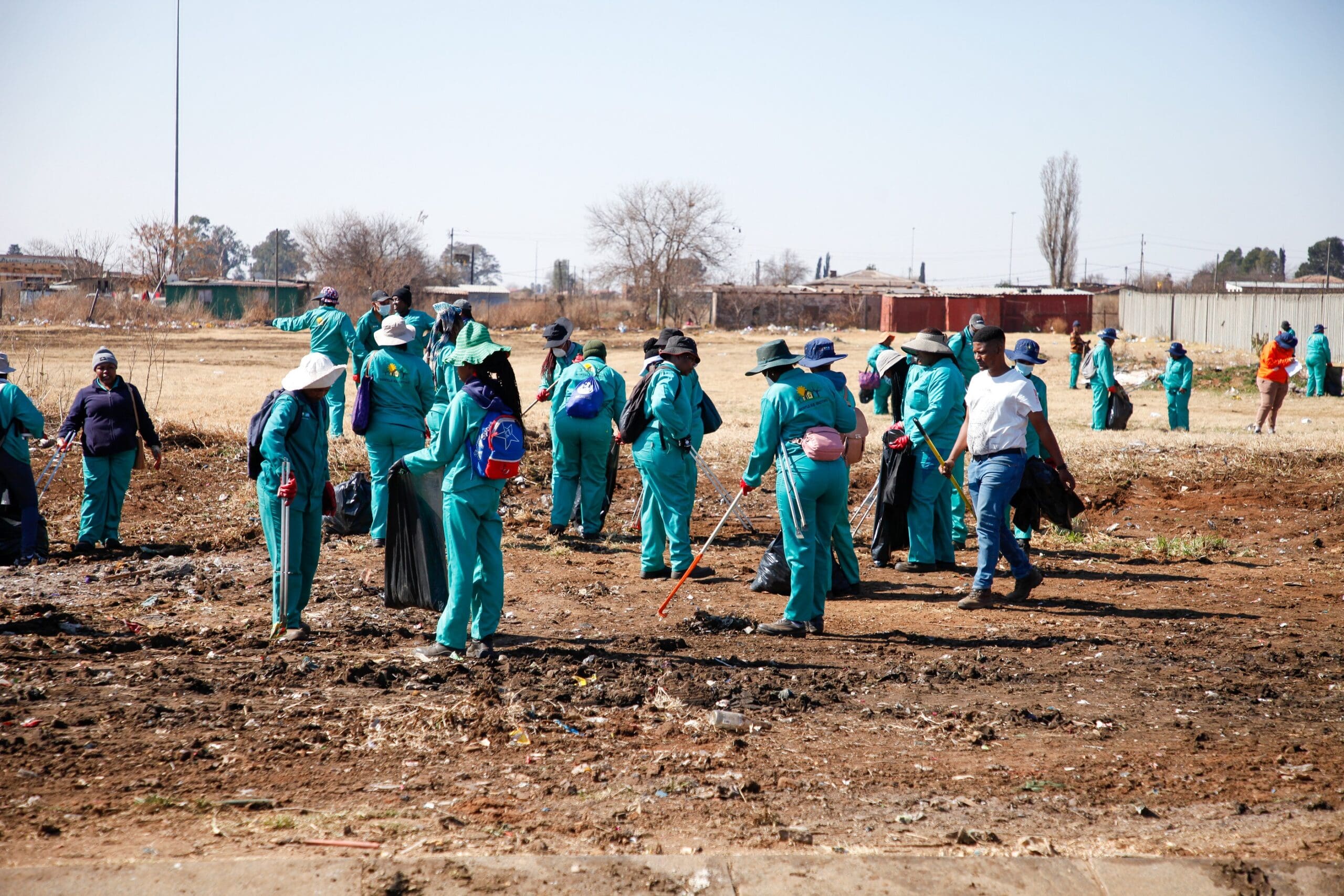 Over 400 residents join Heineken and GDARDE to clean up Evaton Stadium, Clinic and Sports Grounds
