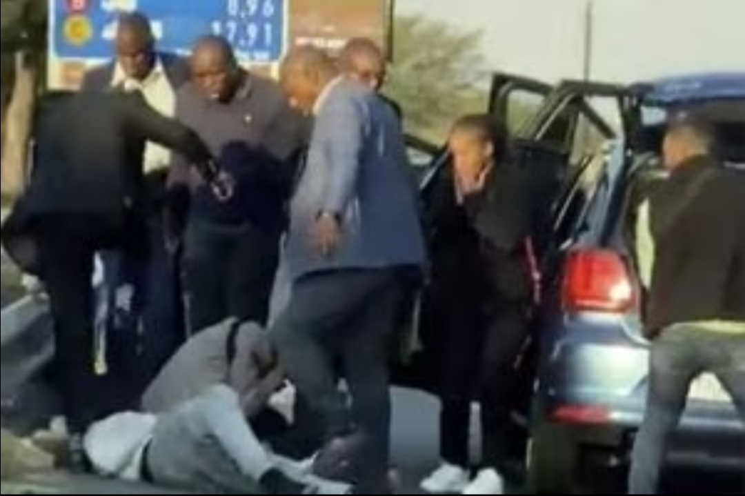 Bamisiwe emsebenzi abavikeli (VIP Protection Unit) ngenxa yecala lokushaya