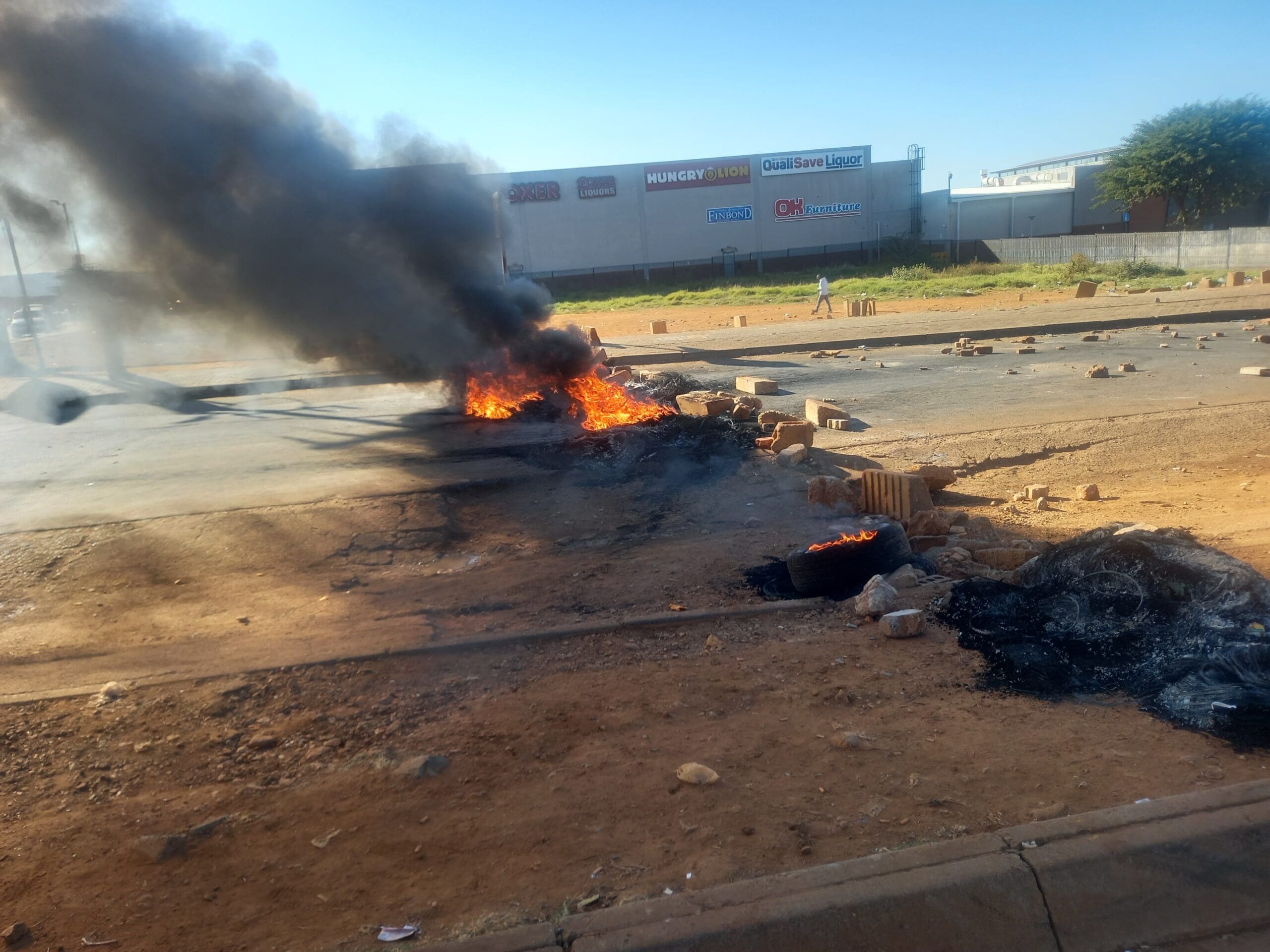 Prolonged power outage in Ext 2 sparks protest, forcing clinic and businesses to shut down