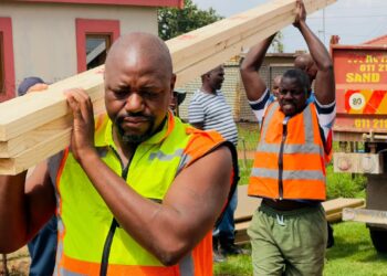 Community rallies to assist Drieziek resident with RDP house roof installation
