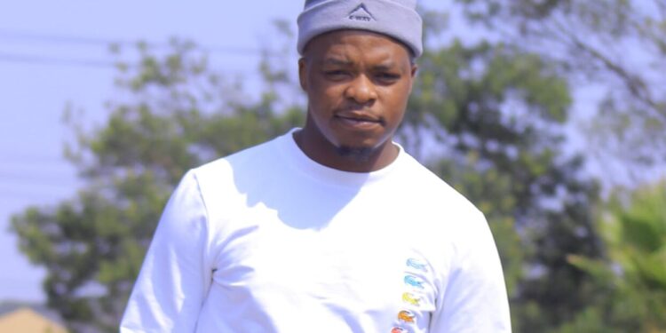 Zyamfisa uqhubeka nokuphakamisa imaskandi ngama-EP akhe