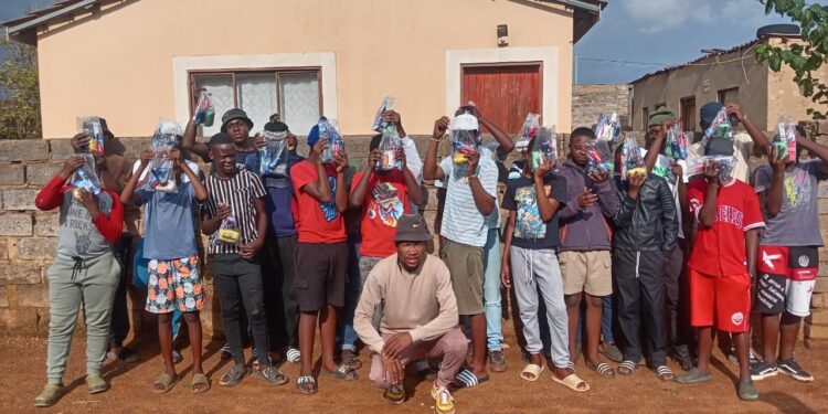 Drieziek 4 leaders donate 200 hygiene packs